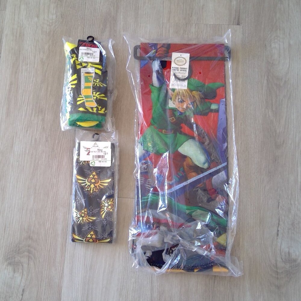 The Legend of Zelda Scarf and Two Pairs of Socks NEW - Gift Ready!